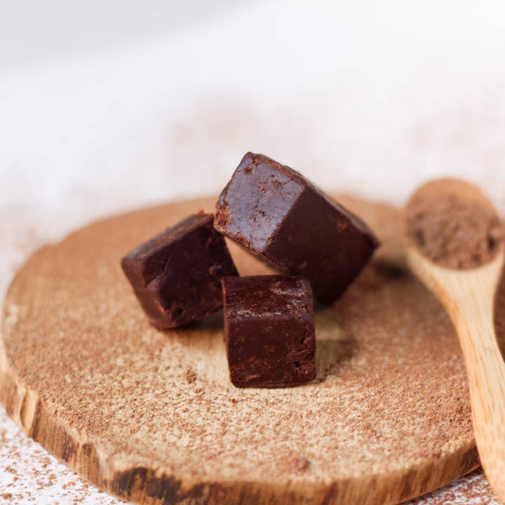 Hazelnut Praline Raw Chocolate 150g for wholesale by AYACAO