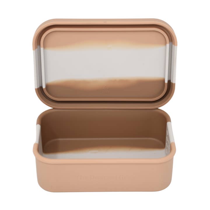 De Mini Siliconen Bento Box - Tan Tie Dye voor wholesale door The Dearest Grey