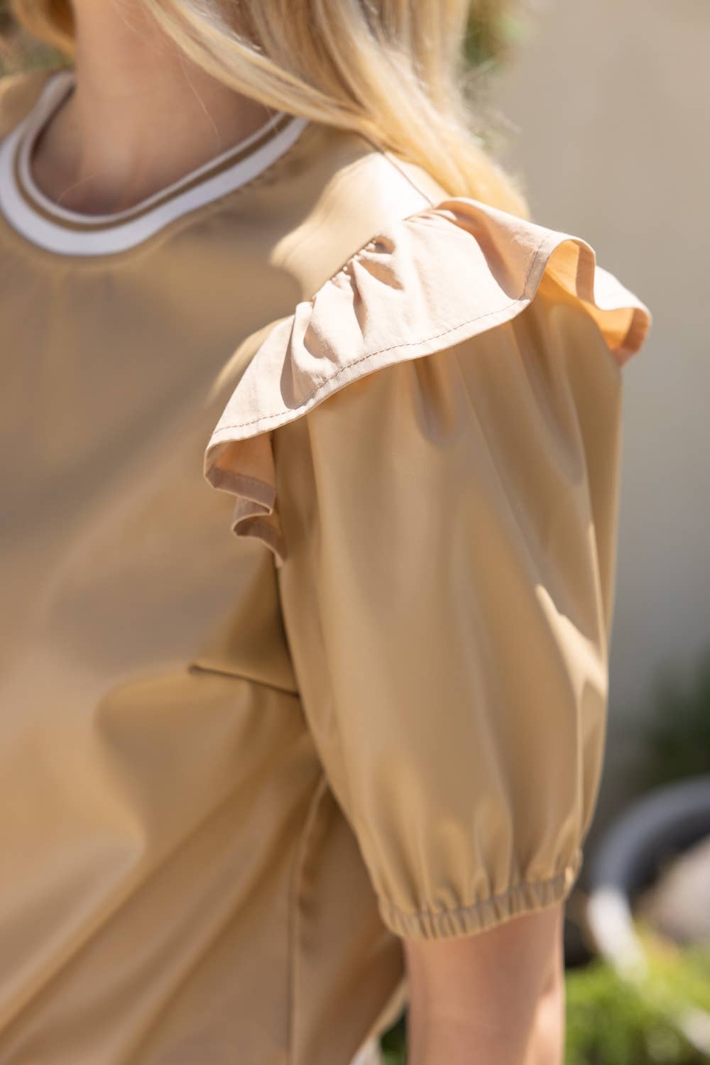 VOY – Blusa - Mulher por atacado – 34534 Blusa com pulseira listrada em pele sintética com babados8