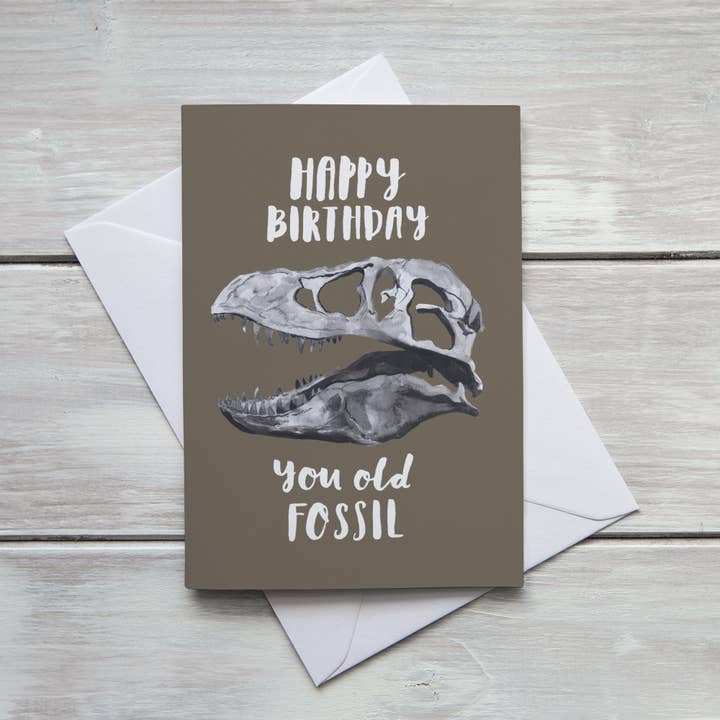 Tillykke med fødselsdagen Du Gamle Fossile | Funny Dinosaur for engroshandel hos Crabapple Moon