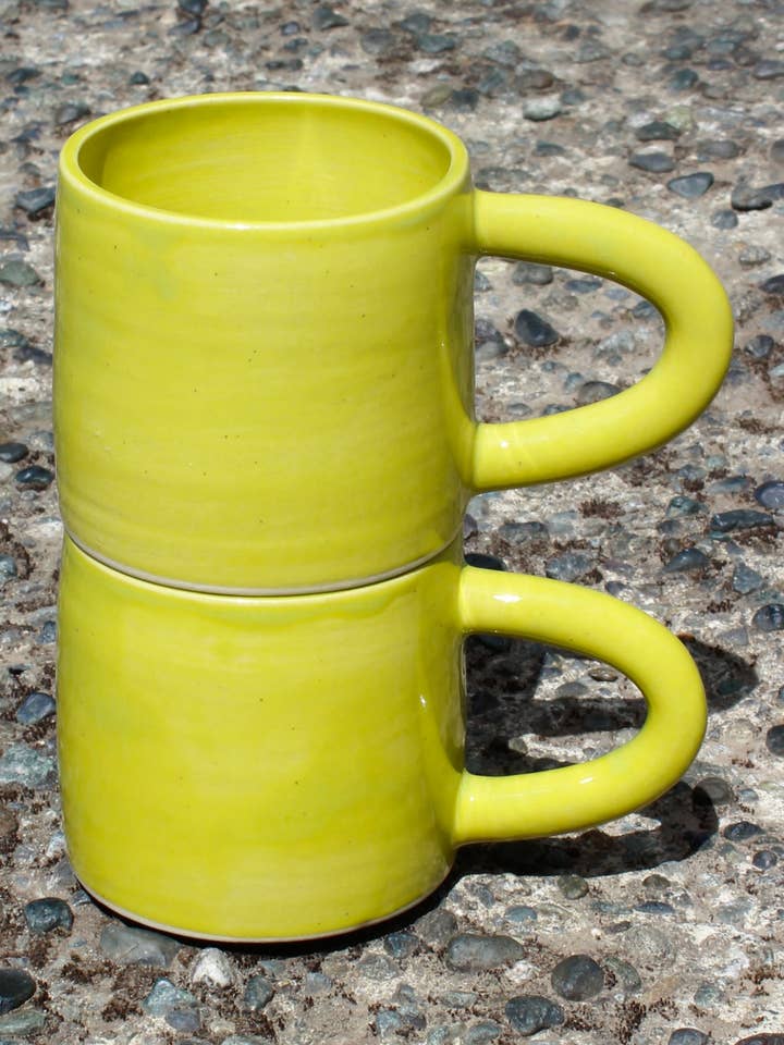 Tazza in ceramica fatta a mano - Chartreuse per la vendita all'ingrosso da parte di Natalya Jane Ceramics