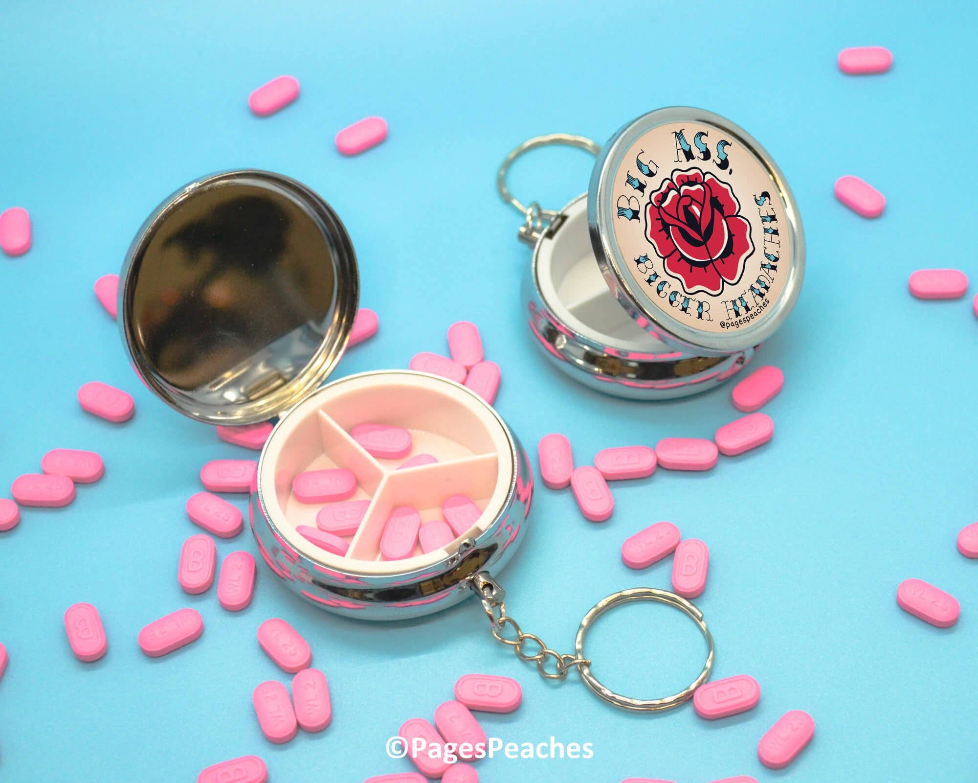 Page's Peaches - Venta al por mayor Pastillero - Pastillero "Big Ass Bigger Headaches" con organizador de 3 vías3