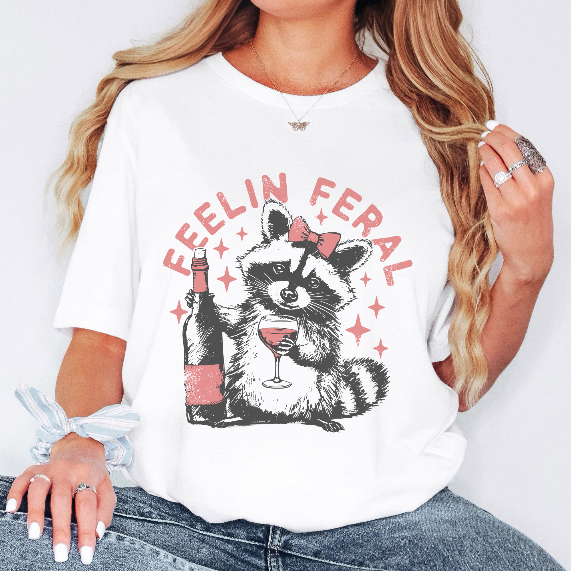 Trendznmore - Modern Graphic Apparel – T-shirt estampada - Mulher por atacado – Camiseta Gráfica Feelin Feral Wine0