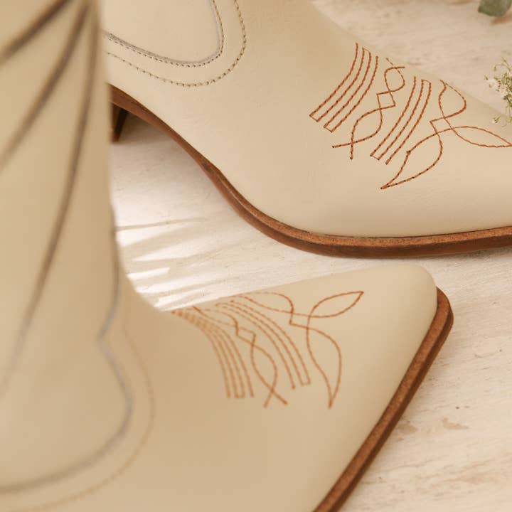 Moonrise western cowboy boots off white leather womens shoes for wholesale on Faire