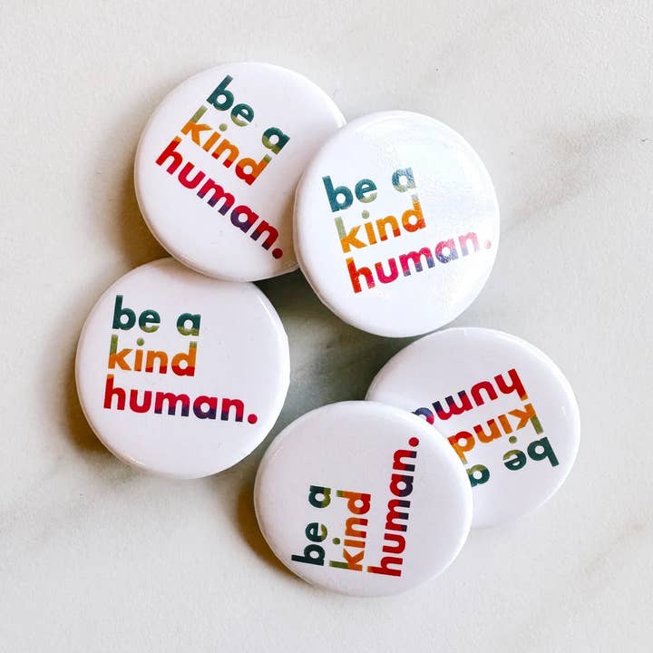 Sei ein freundlicher menschlicher Regenbogen 1,25" Button für den Großhandel von Be a Kind Human