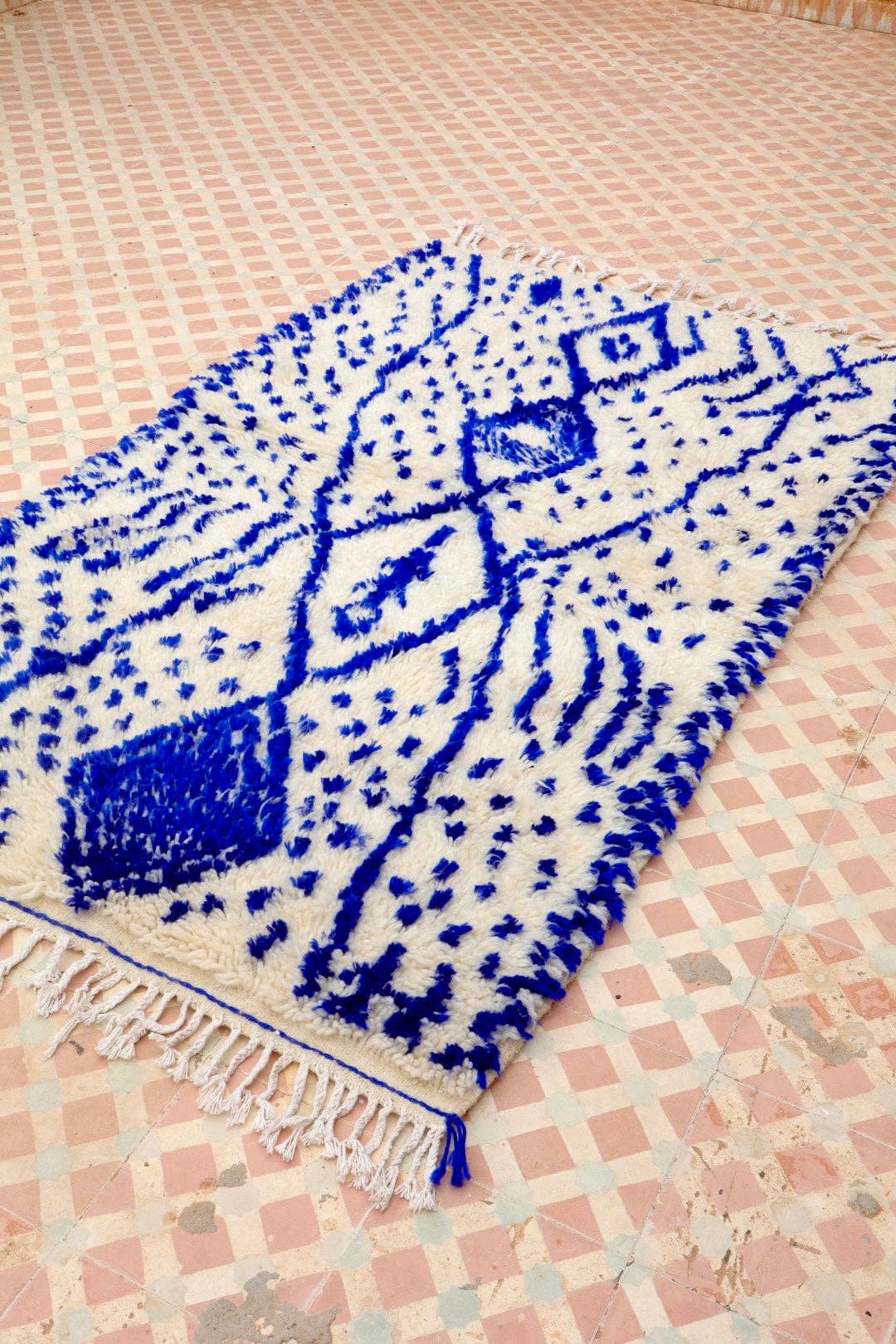 Néda - Wholesale Area Rug - Colorful Berber Rug Azilal White Klein Blue Patterns - 165 x 98 cm6