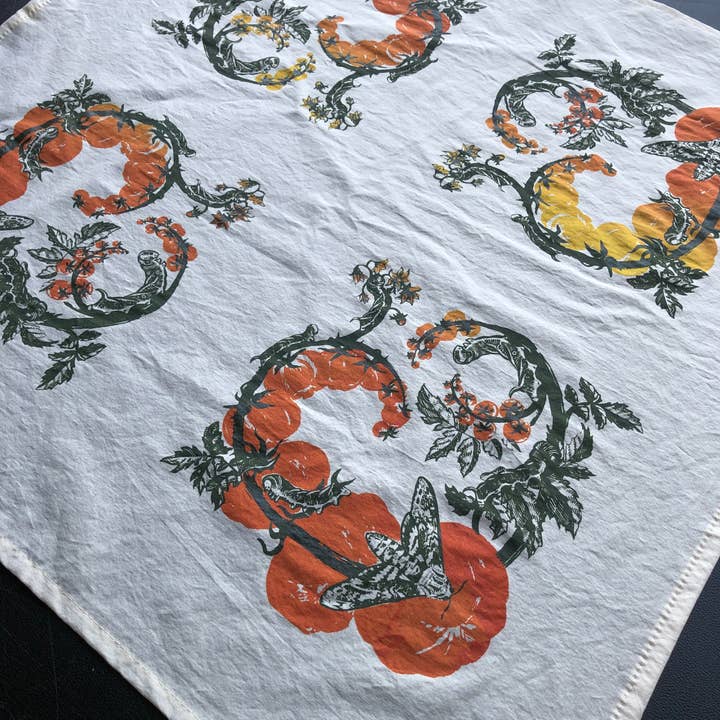 Solstice Handmade – Großhandel Bandana – Unisex – Tomato Bandana Ivory — Baumwollschal mit Raupen 4