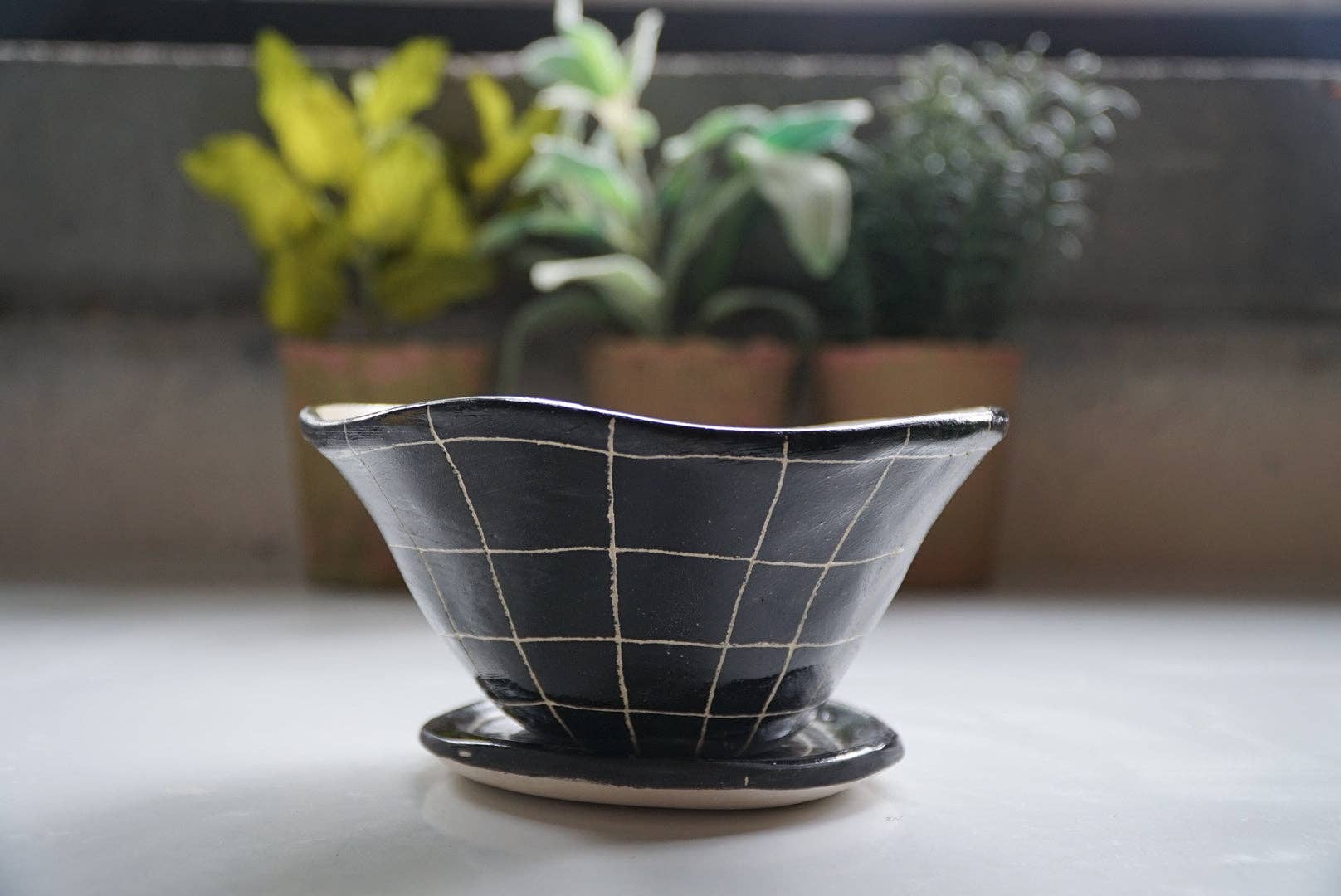 Half Light Honey - Wholesale Plant Pot - GRID - 5" Diameter Table Planter & Tray - Glazed Black & White Clay1