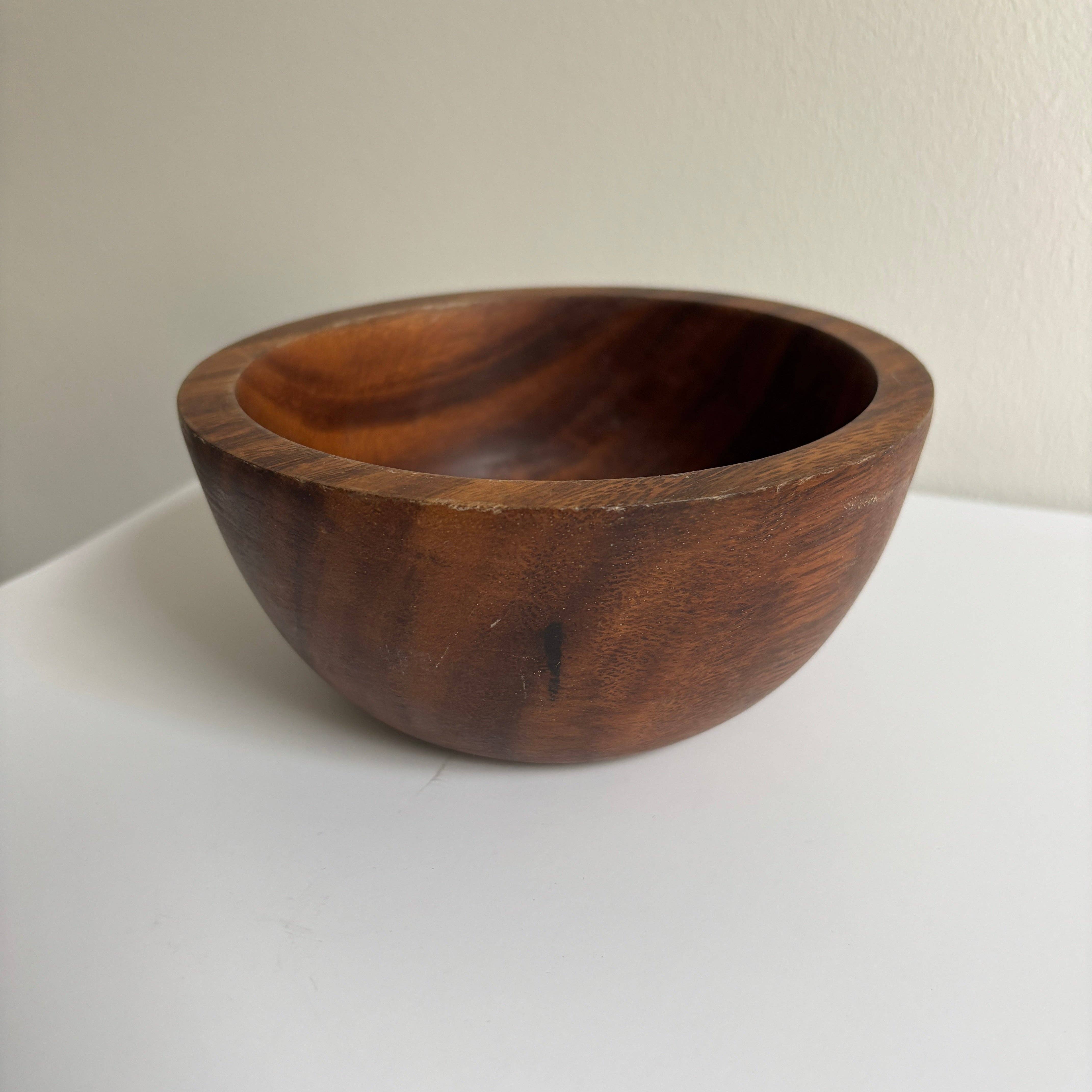 London Atelier Byproduct – wholesale Decorative plate/dish/bowl – Walnut wood hand carved bowl7