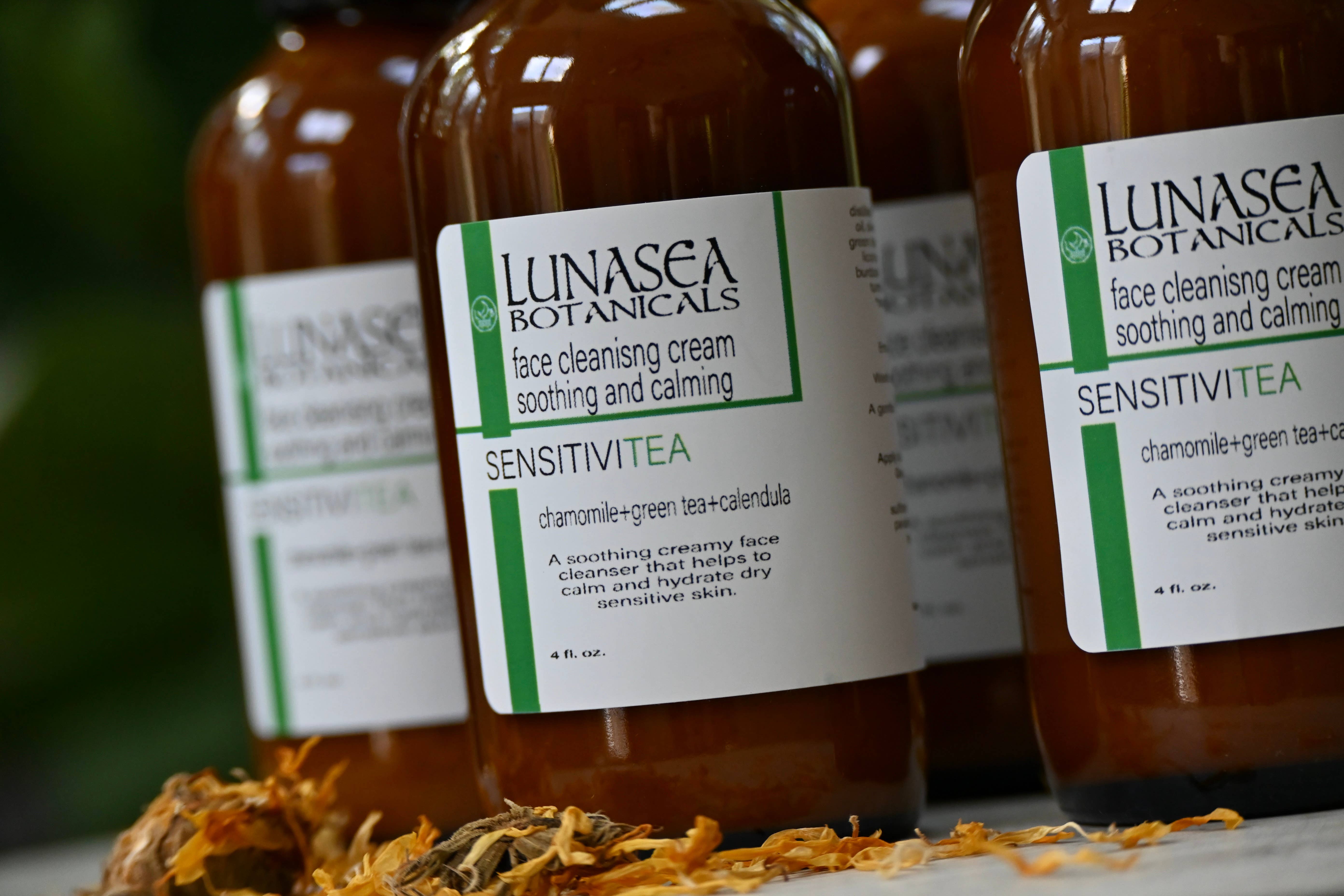 lunasea botanicals - Wholesale Gezichtsreiniger - Sensitivitea Extra zachte crème gezichtsreiniger1