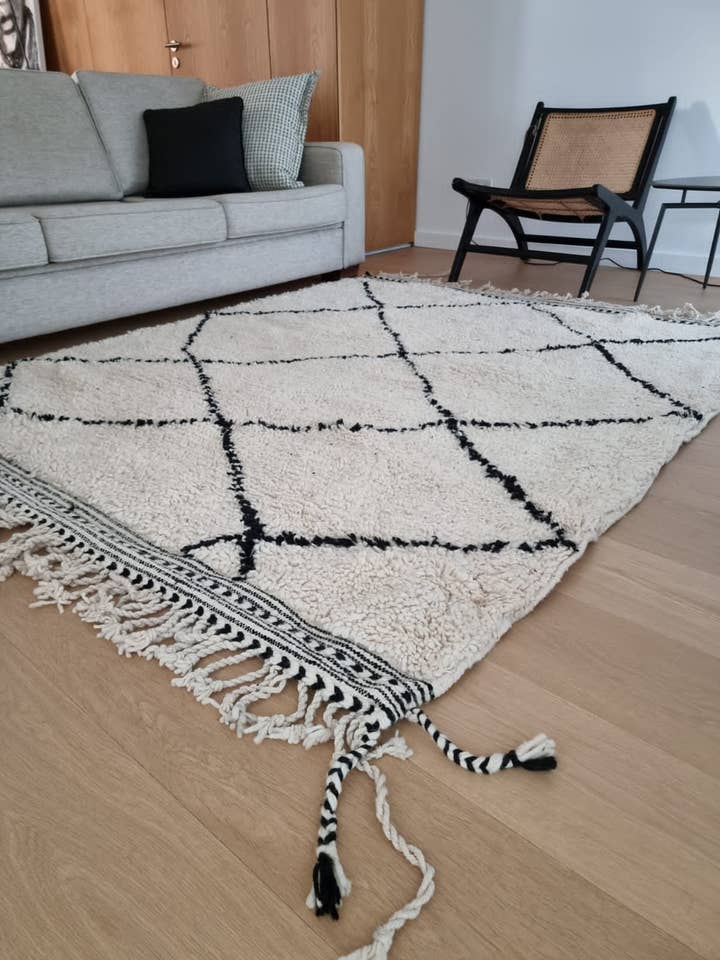 Moroccan Wool Rug / Authentic Beni Ourain for wholesale by BOIS BLANC HOME LTD