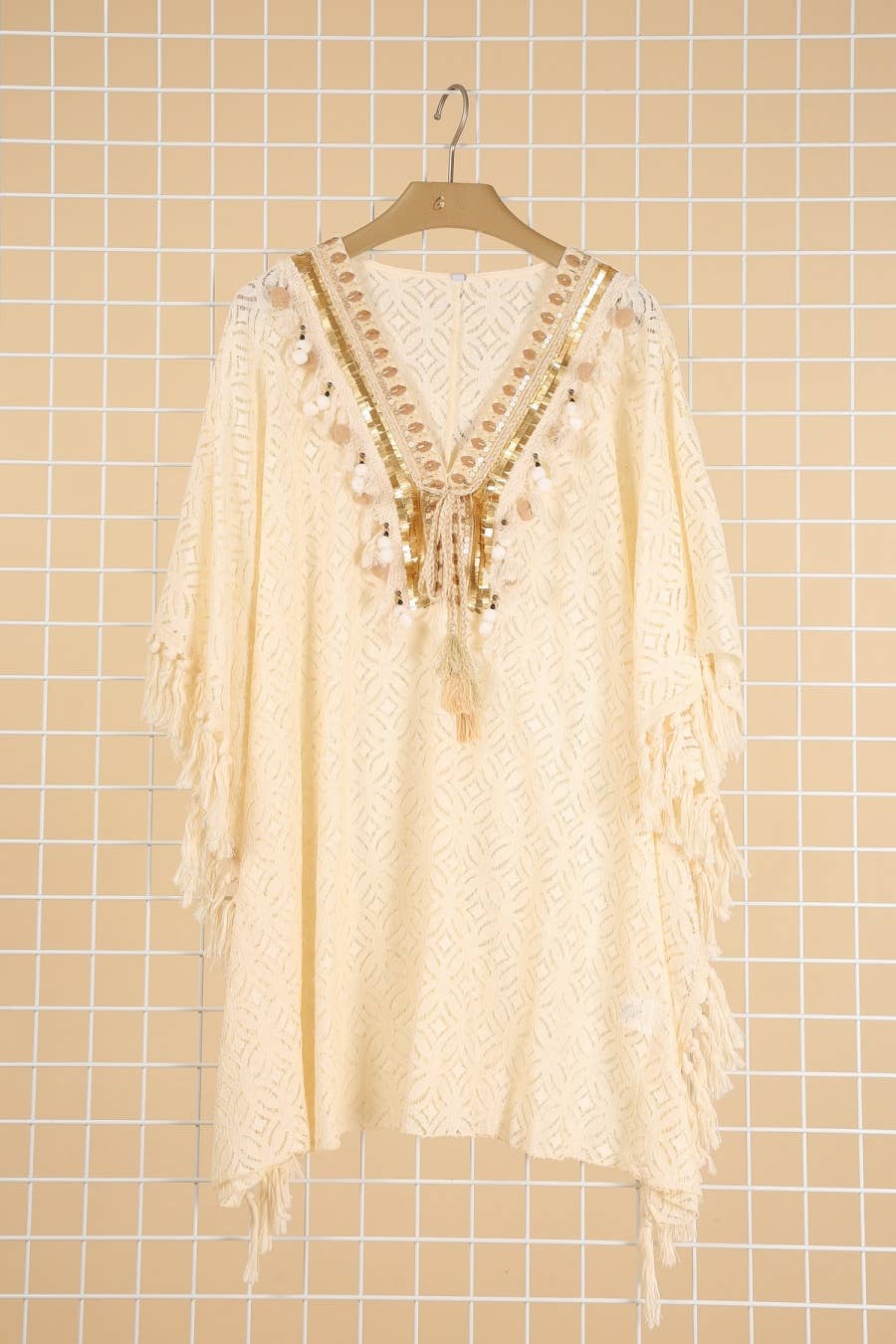 GOLDEN LIVE PARIS – Engroshandel Kjole - Dame – DIANE 9157 boheme ponchodragt i blonder med frynser5