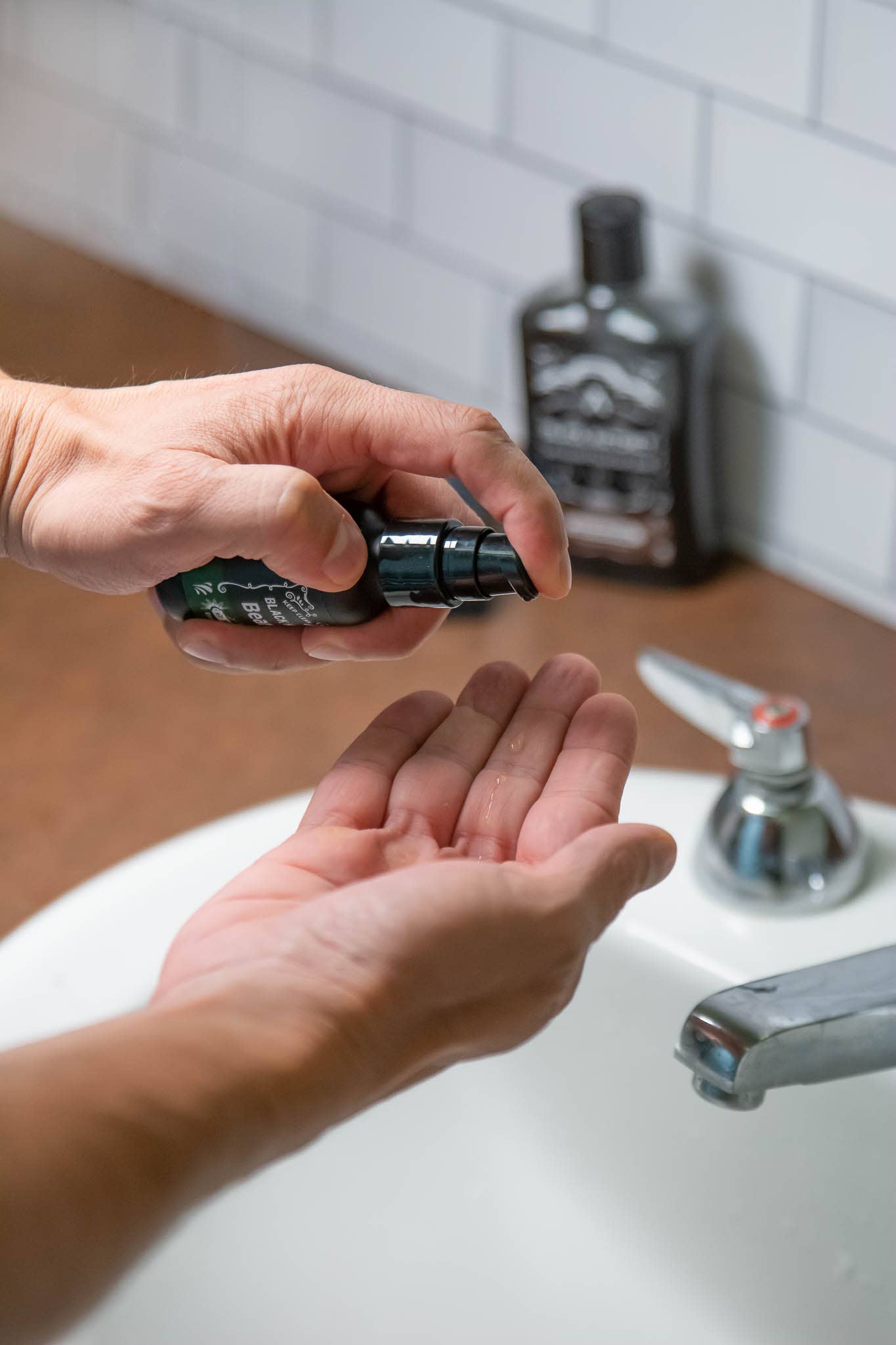 Latika Beauty – wholesale Beard styling product – Beard Oil - Grit ⚫ Gift for Men