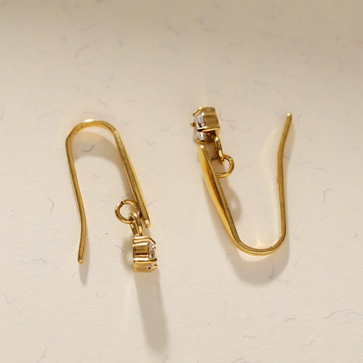 HACKNEY NINE – Brincos de argola por atacado – AITANA: Brincos Tear Drop de Inspiração Vintage com Pedra Gema Solitaire Zircónia6