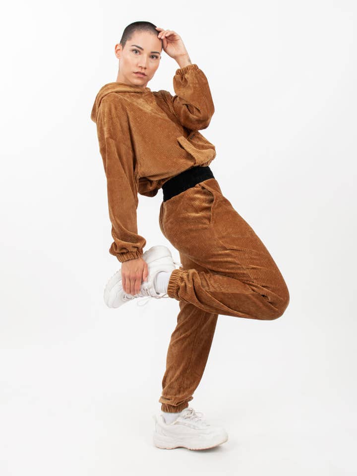 Joggers Scratch en terciopelo acanalado color camel para venta al por mayor de StockNow Unipessoal