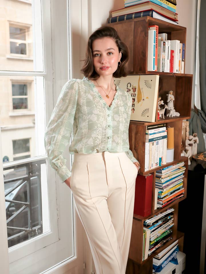 Blouse col V à imprimé fleuri et broderies - 4819T-JUNE pour la vente par LOVIE & CO