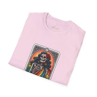 Kennidi Co. – T-shirt estampada - Unissexo por atacado – Aquela Camiseta Unissexo Orgulho Tarot Esqueleto Gay Bitch1