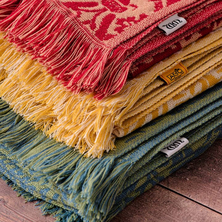 Half Moon Bay – wholesale Prydnadsfilt – Återvunnen RPET-pläd William Morris-pläd i salviagrön2