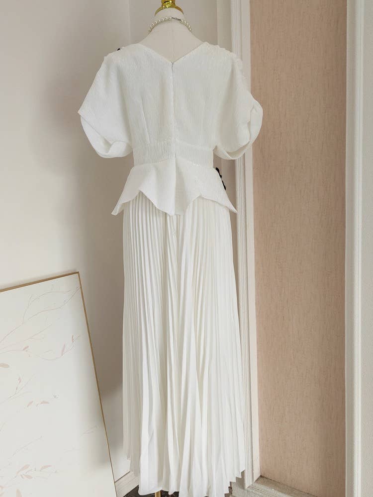 Hvid DR540Y Aftenkjole med 3D blomsterbroderi og plisseret talje for engroshandel på Faire1