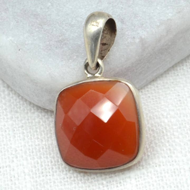 Didi Bahini Fair Trade - Wholesale Individual Charm/Pendant - Simply Onyx Silver Pendant8