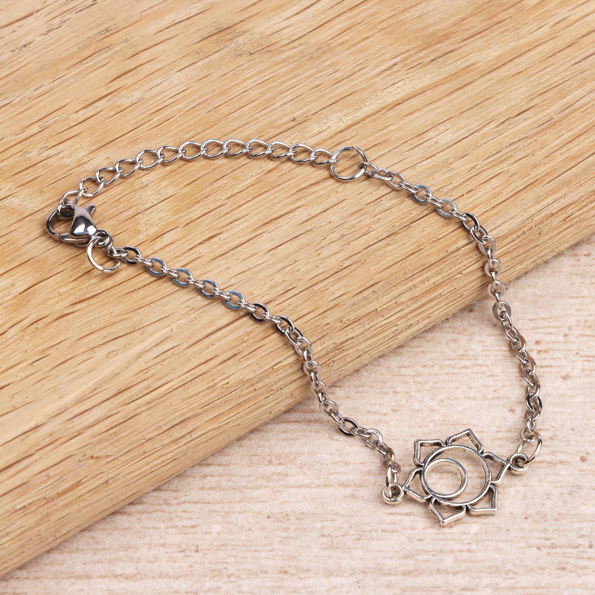 Myga – wholesale Berlockarmband – Seven Chakra-armband med justerbar kedja och chakra-berlock2