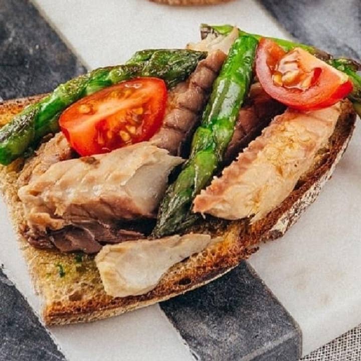 International Loft - Vente Poissons en conserve - Filets de maquereau Nuri à l'huile d'olive épicée4