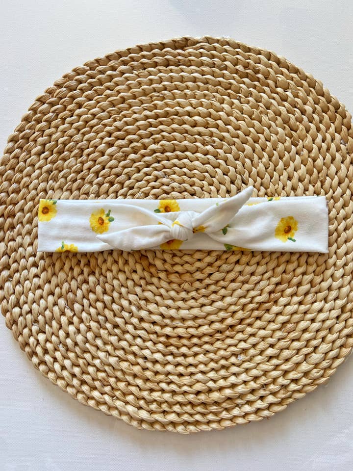 Bandeau à nœud ajustable en forme de tournesol blanc pour la vente par Twig + Roe