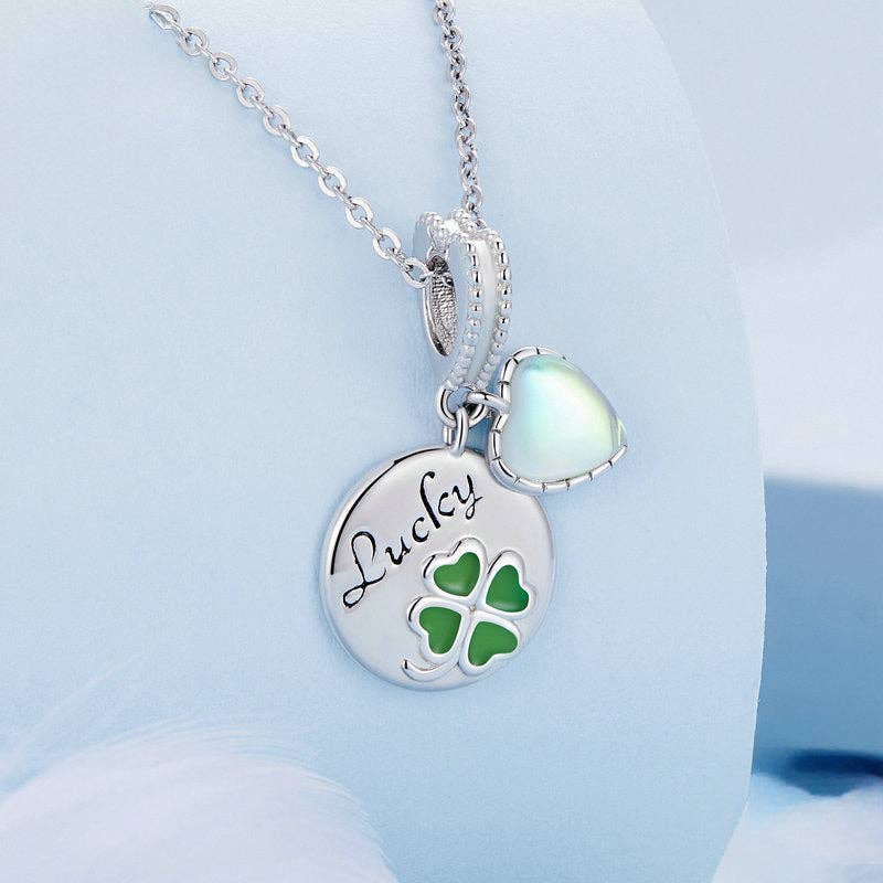 Verdivine – wholesale Pendant/charm necklace – Four Leaf Clover Lucky Necklace1