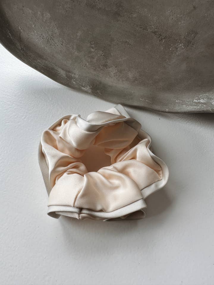 Beige Pleated Scrunchie for wholesale by ByAmerjit