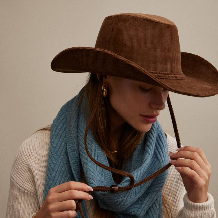 Chapeau de cowboy en velours côtelé avec jugulaire pour la vente par Lilla Haven