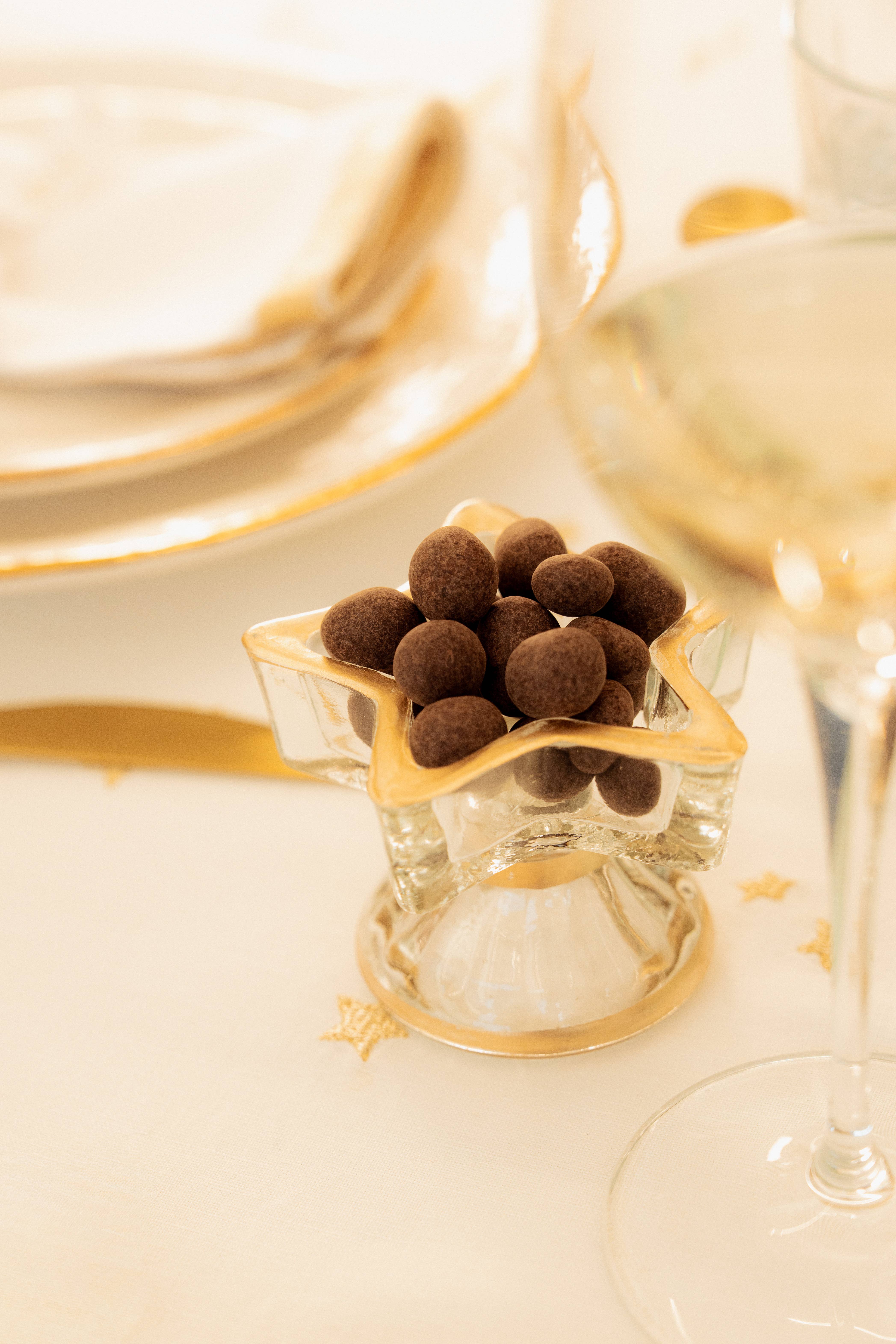 Cioccolato Lavoratti 1938 - Wholesale Chocolate Covered Sweets - Etna almonds covered with dark chocolate and salt5