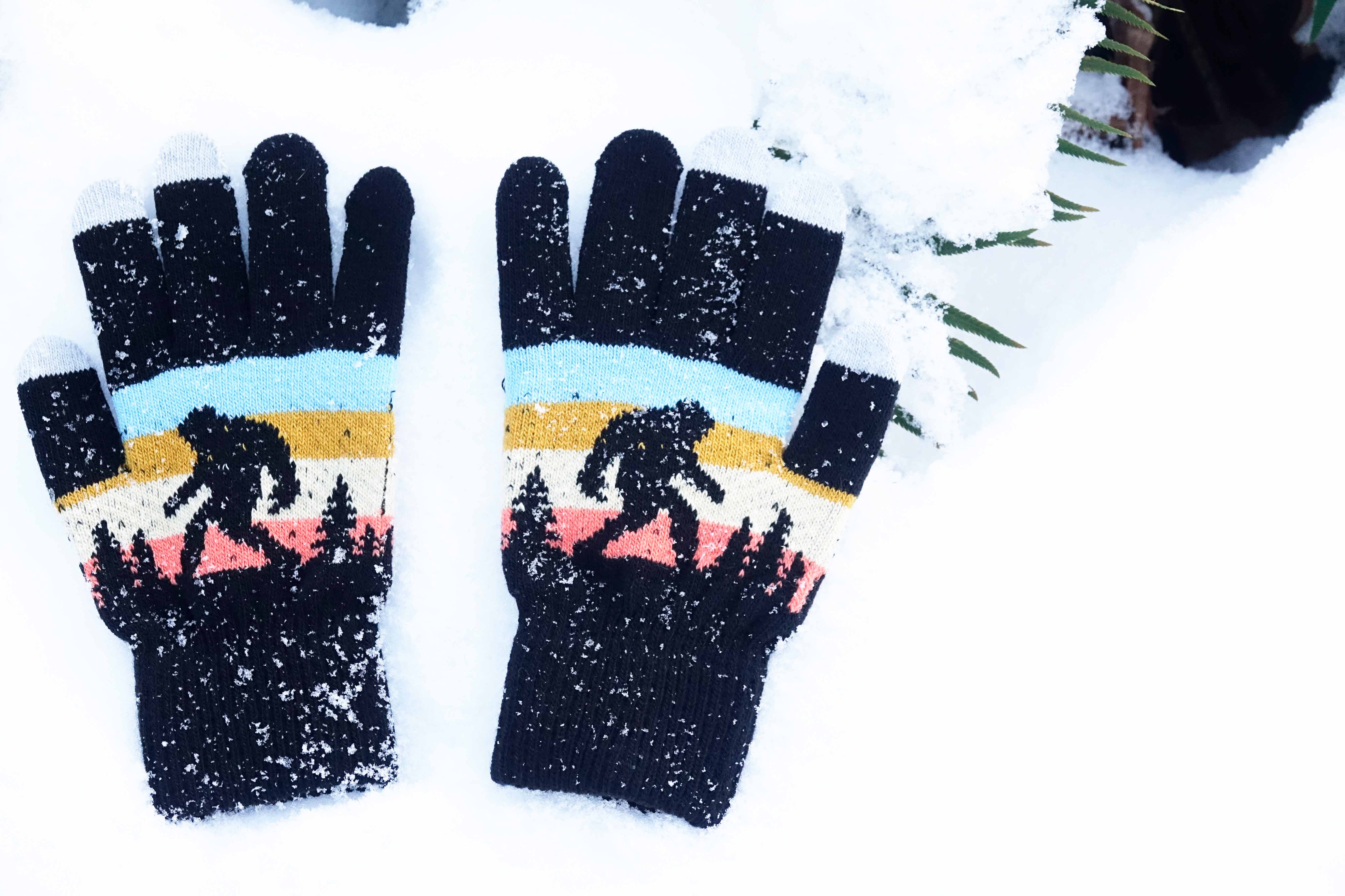 Northern Icons Creations INC – Engroshandel Handsker - Unisex – Sasquatch Shadows strikkede handsker1