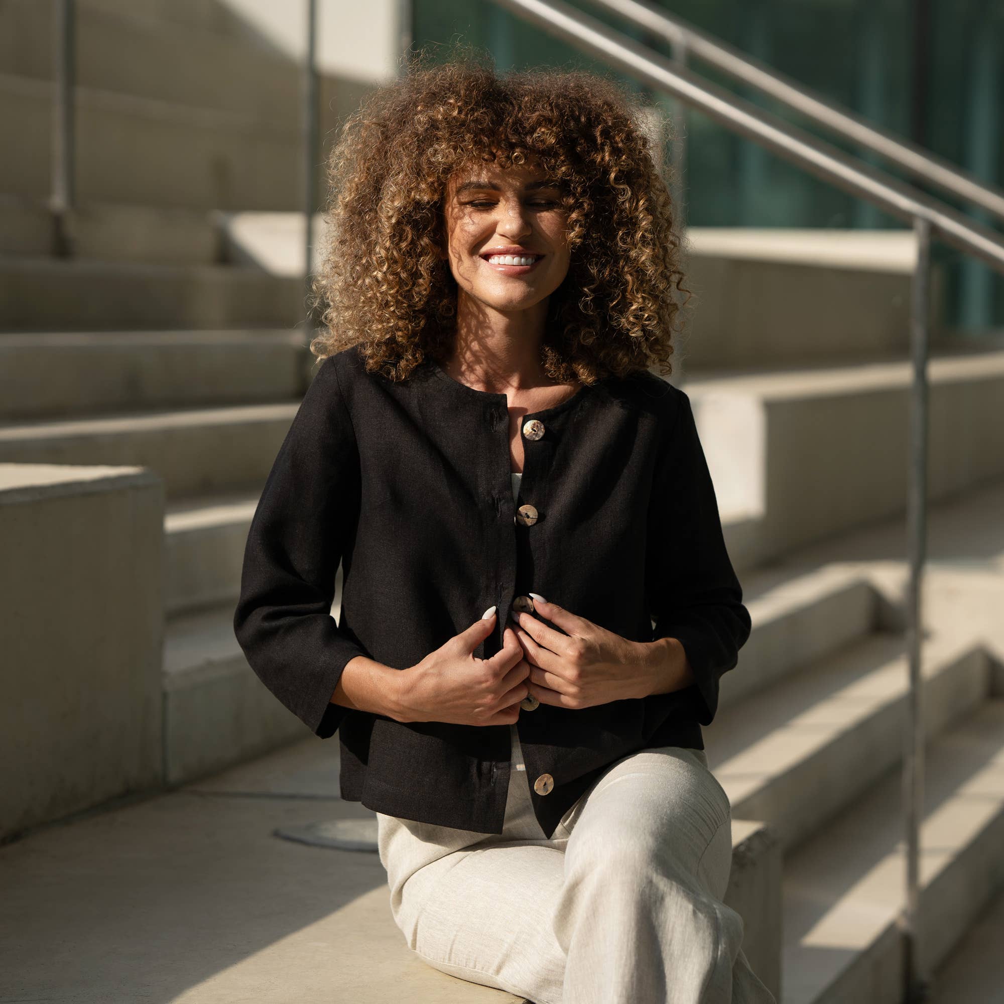 menique - Vendita all'ingrosso Giacca - Donna - Giacca da donna in lino con bottoni Alice - Blazer in lino nero9