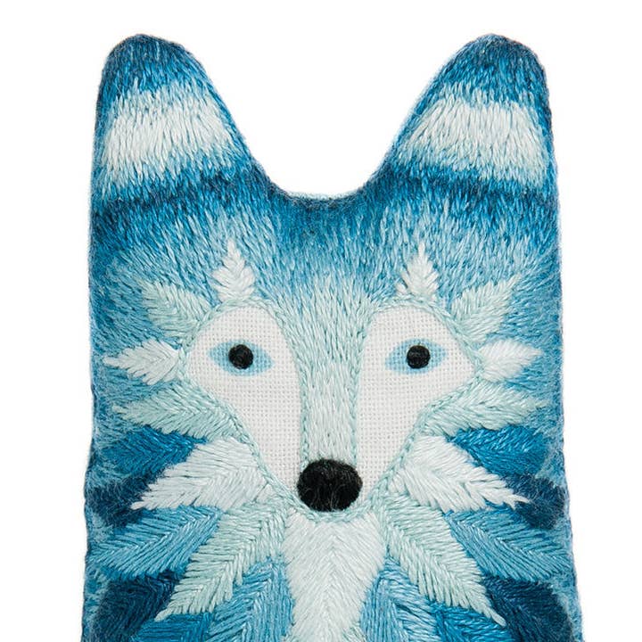Kiriki Press - Wholesale Embroidery/Cross Stitch Supplies - Wolf - Embroidery Kit