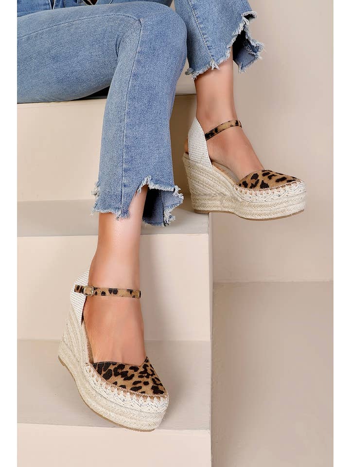 Joia Paris - Wholesale Wedges - Women's - Platform wedge sandal with trendy stitching JN-793