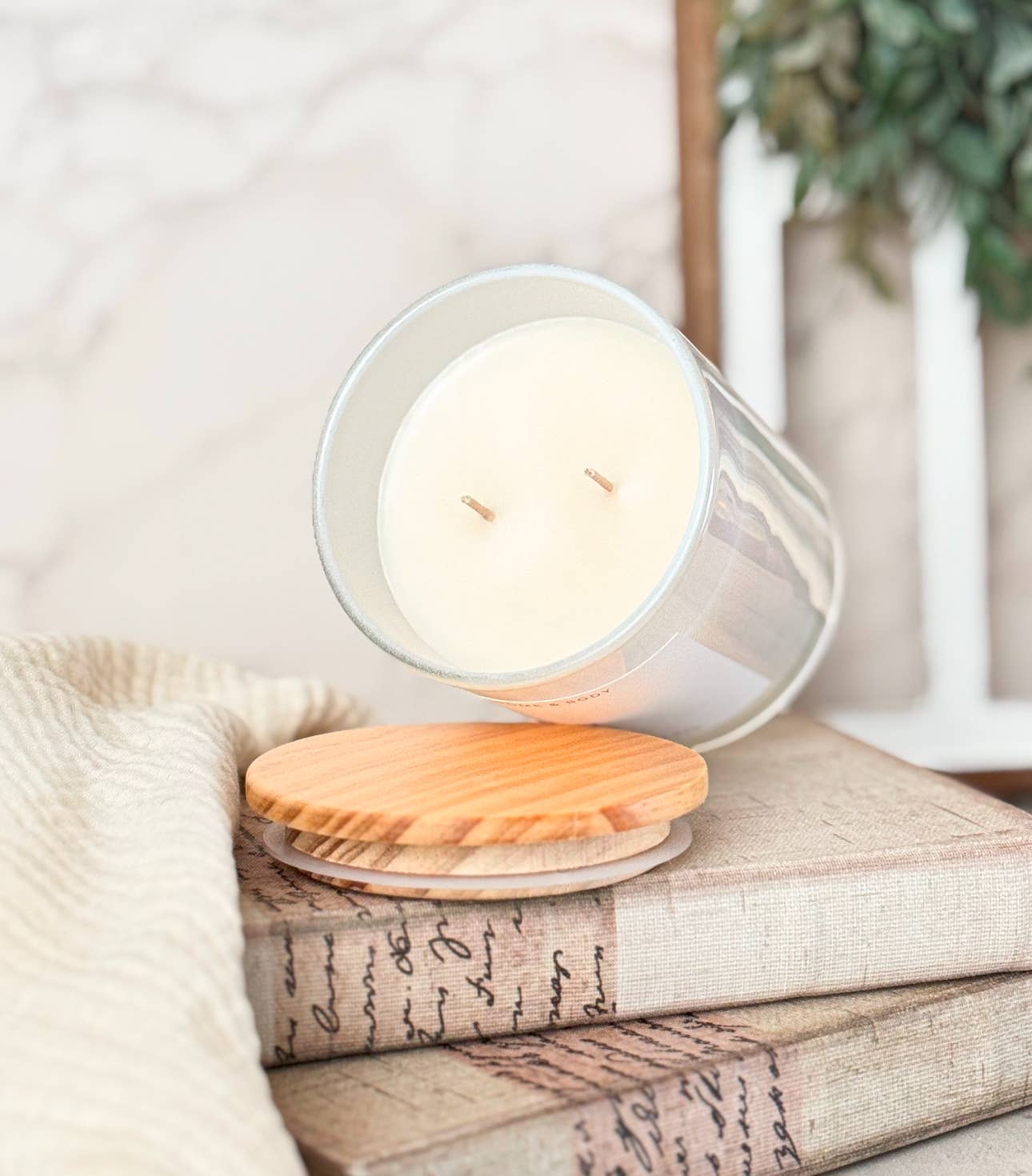 Spirit Glow Home & Body Essentials – wholesale Jar/filled candle – Lavender & Sage -11oz. Iridescent White Glass Soy Candle 2