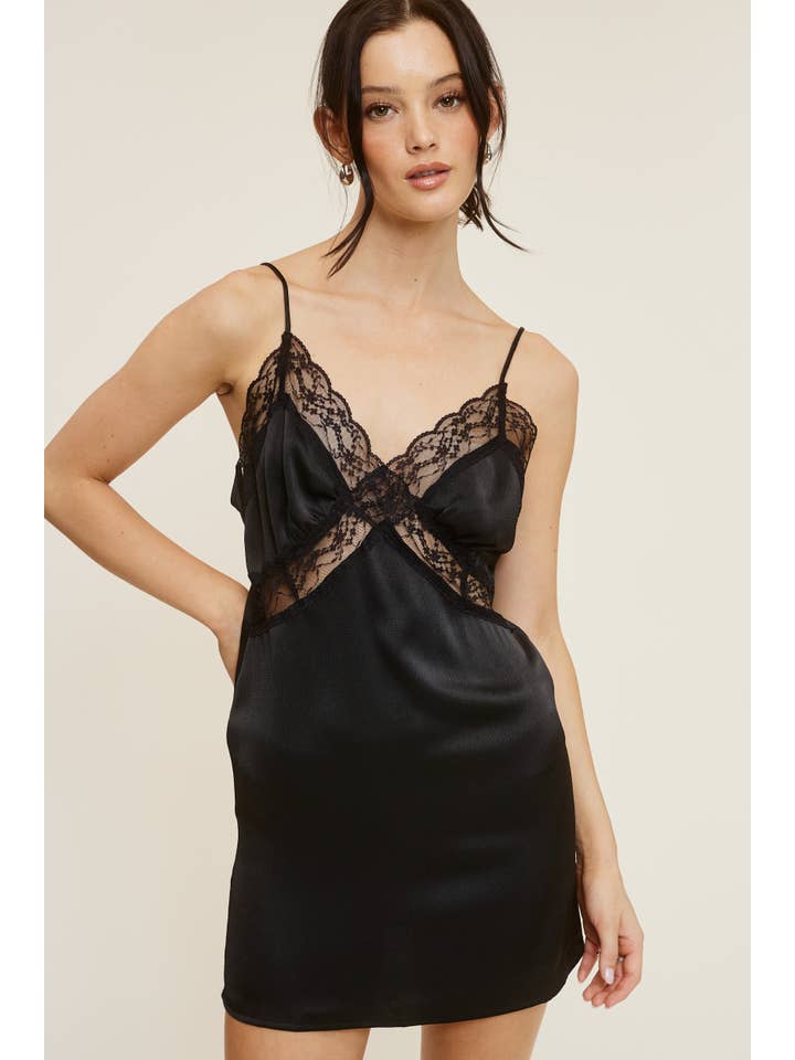 Mimosa - Vente Robe – femme - Robe nuisette mini en satin et dentelle à col en V avec bordure en dentelle transparente6