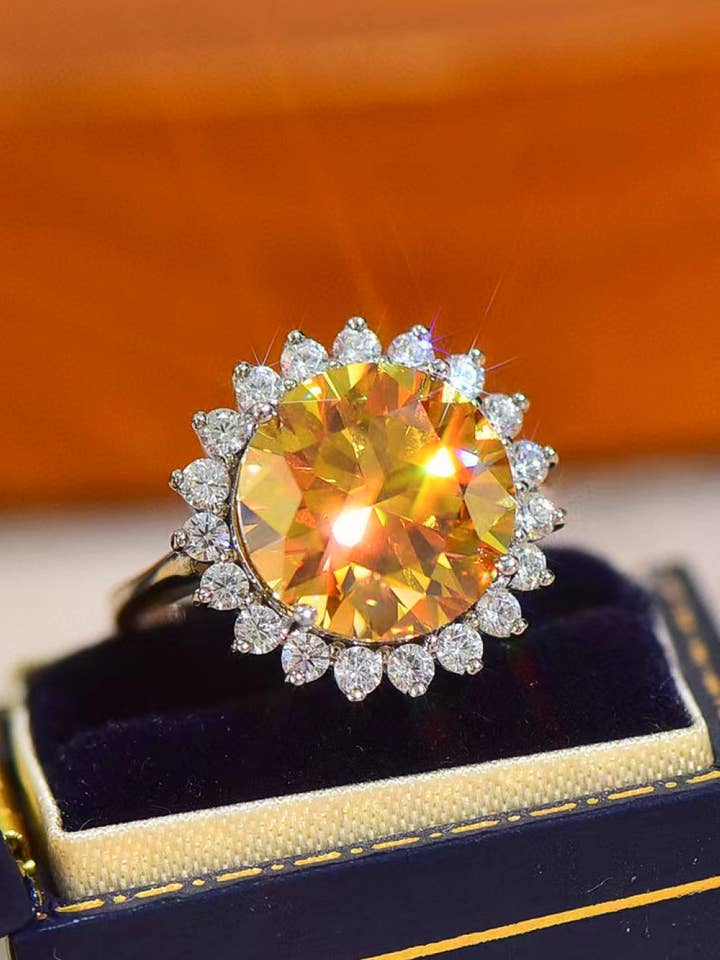 Anel de Girassol Moissanite Amarelo Platina sobre Prata de 1ª Lei Pura 2 quilates por atacado de Sparkala