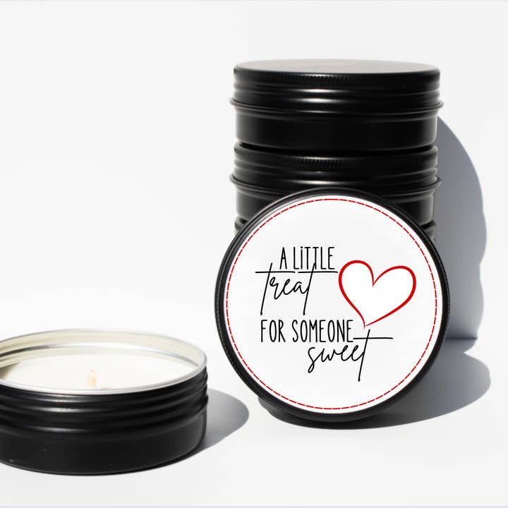 Candela di soia in latta da viaggio "Un piccolo regalo di San Valentino" – 2 oz per la vendita all'ingrosso da parte di Val Viola Candles