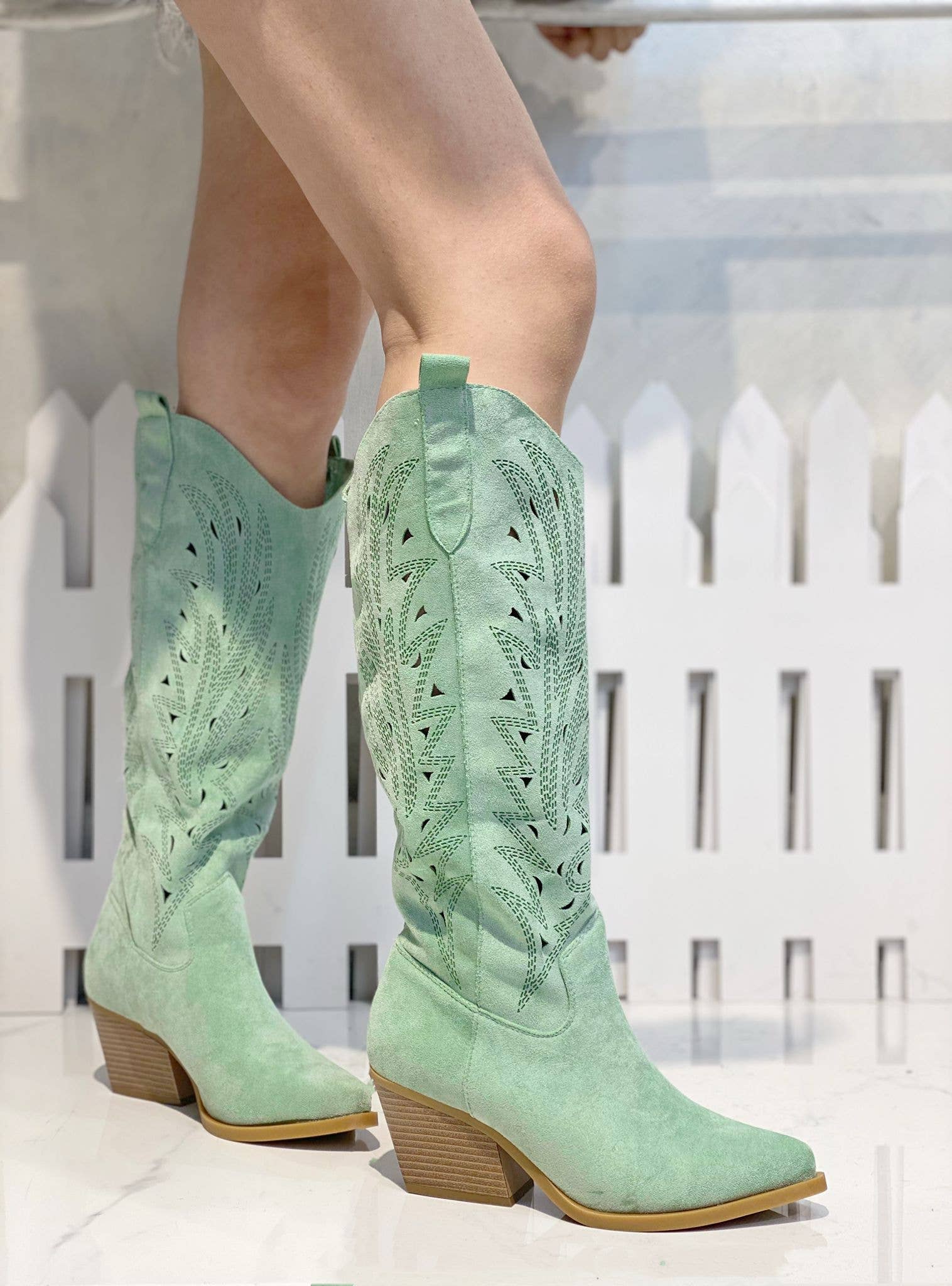 Vera Shop - Wholesale Cowboy Boots - Women's - PERFORATED LEG BOOT1