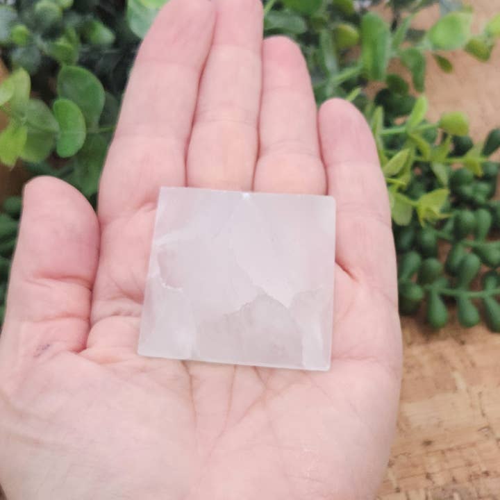 Meraki Gemstones - Wholesale Spiritual Stone/Crystal - Selenite Pyramid Charging/Cleansing - Approximate Size 4-5cm6