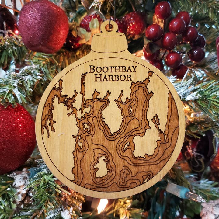 Carte nautique des emplacements du Maine Décorations de Noël côtières pour la vente par Sea & Soul Nautical Chart Art