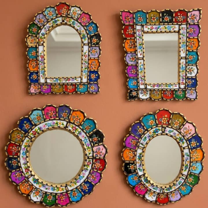 Espejos decorativos arcoíris - decoración para el hogar artesanal peruana para venta al por mayor de Zoe Artcrafts Corp.
