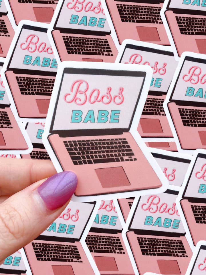 Autocollant imperméable Boss Babe pour la vente par Typo Lettering Co
