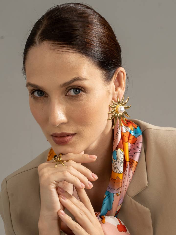 Sun Earring – Central Pearl – Stainless Steel for wholesale by COSMOS
