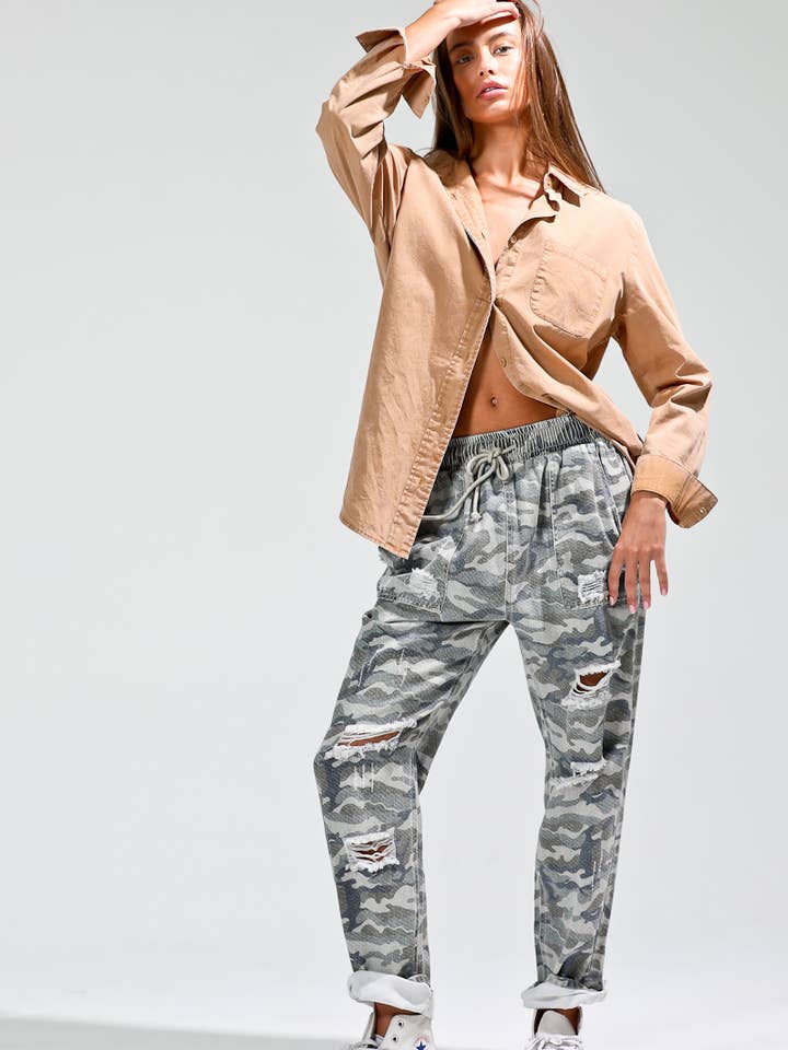 MK6020 - distressed detail camo pants. for wholesale by NOABOA