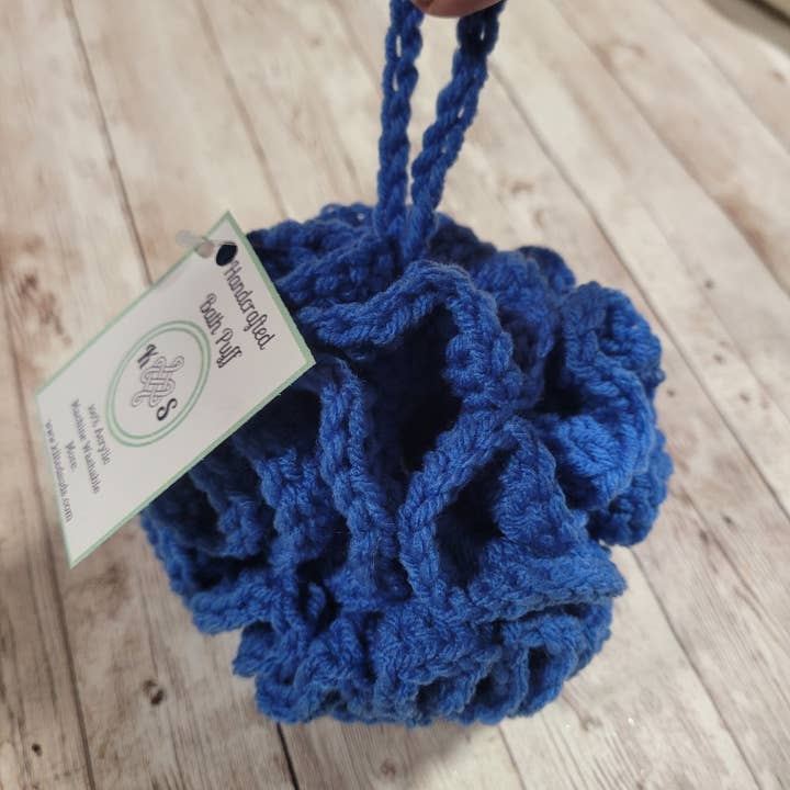 Éponge de bain en maille bleu denim pour la vente par Kilted Suds