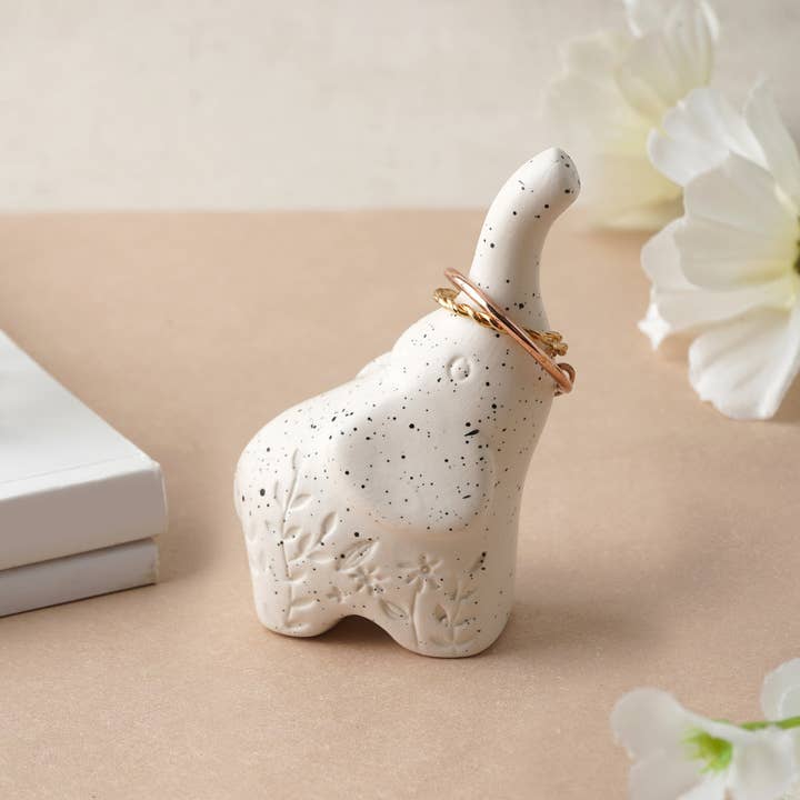 CGB Giftware - Venta al por mayor Soportes y estantes de exposición de joyas - Porta anillos elefante "Enviar con amor"