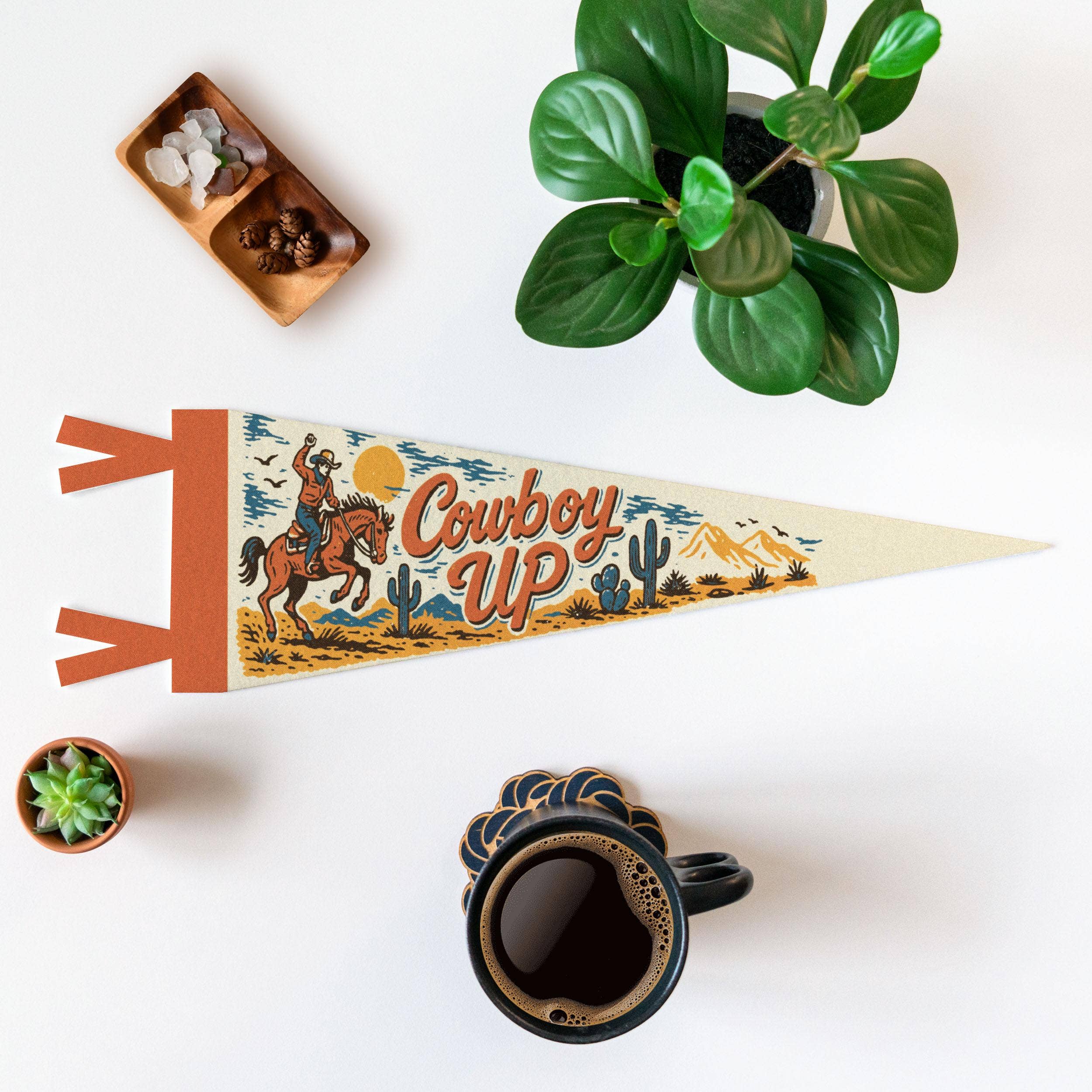 Benoit's Design Co. - Venta al por mayor Letreros - Pennant de Fieltro Cowboy Up4