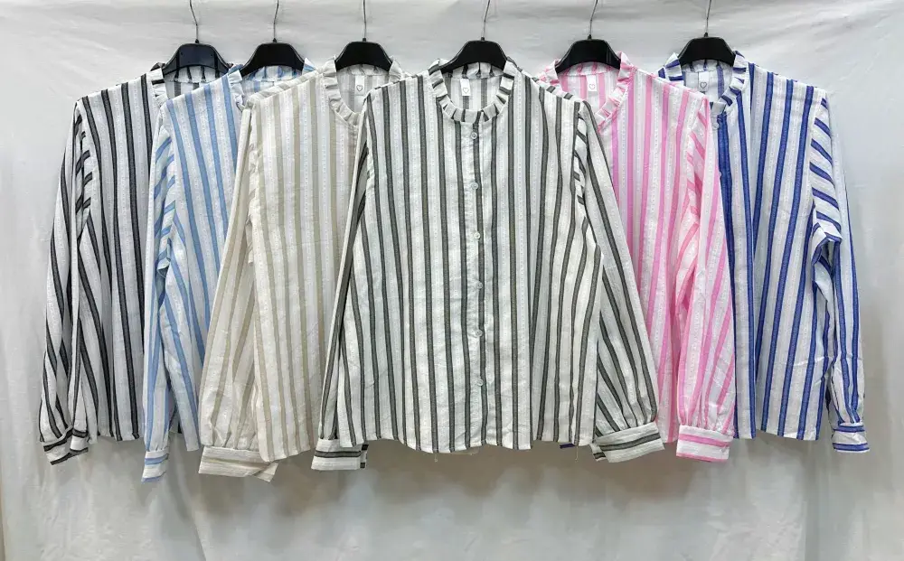 Mimi & Gogo - Wholesale Overhemd met knopen - Dames - Gestreept overhemd met ruches aan de kraag4